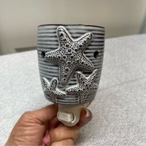 Scentsy Sea Star Plug In Wax Warmer Blue Horizontal Lines With Starfish